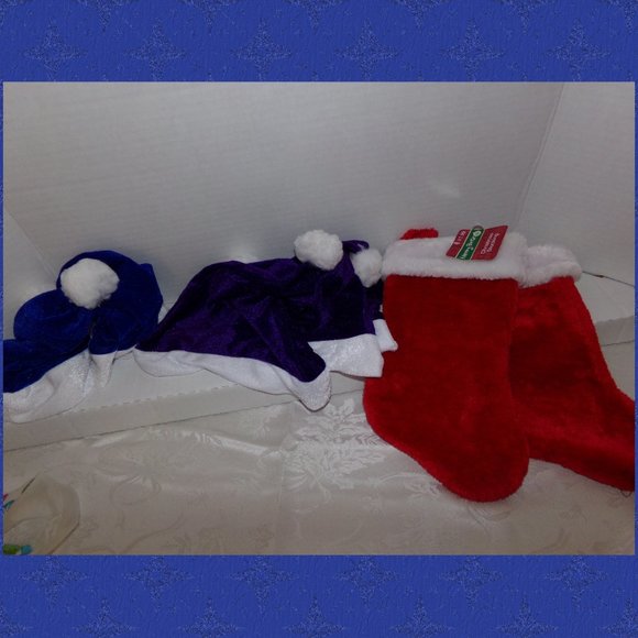 🎅Santa Hats & Christmas Stockings! {X2} - Picture 3 of 3